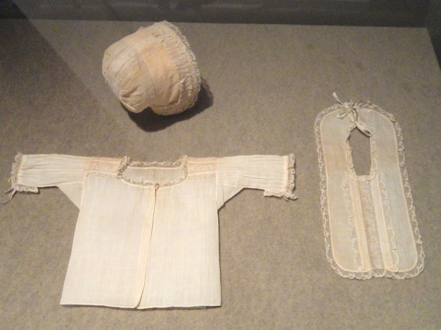 Infant_boy's_cap,_bib,_and_shirt_set_probably_for_christening,_England,_1675-1725,_linen_tabby_with_lace_-_Patricia_Harris_Gallery_of_Textiles_&amp;_Costume,_Royal_Ontario_Museum_-_DSC09373